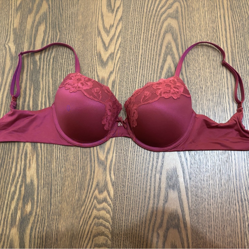 Victoria’s Secret Perfect Shape Lace Bra 32D
